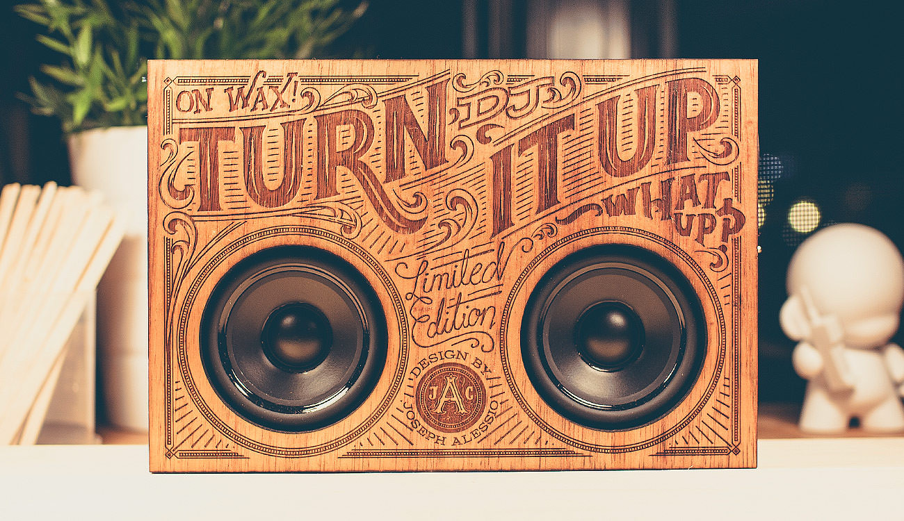 showcase-wooden-boombox-front-alessio