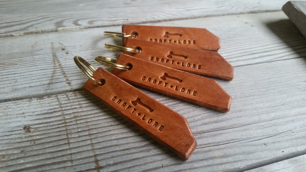simple-leather-key-fob-02_1024x1024