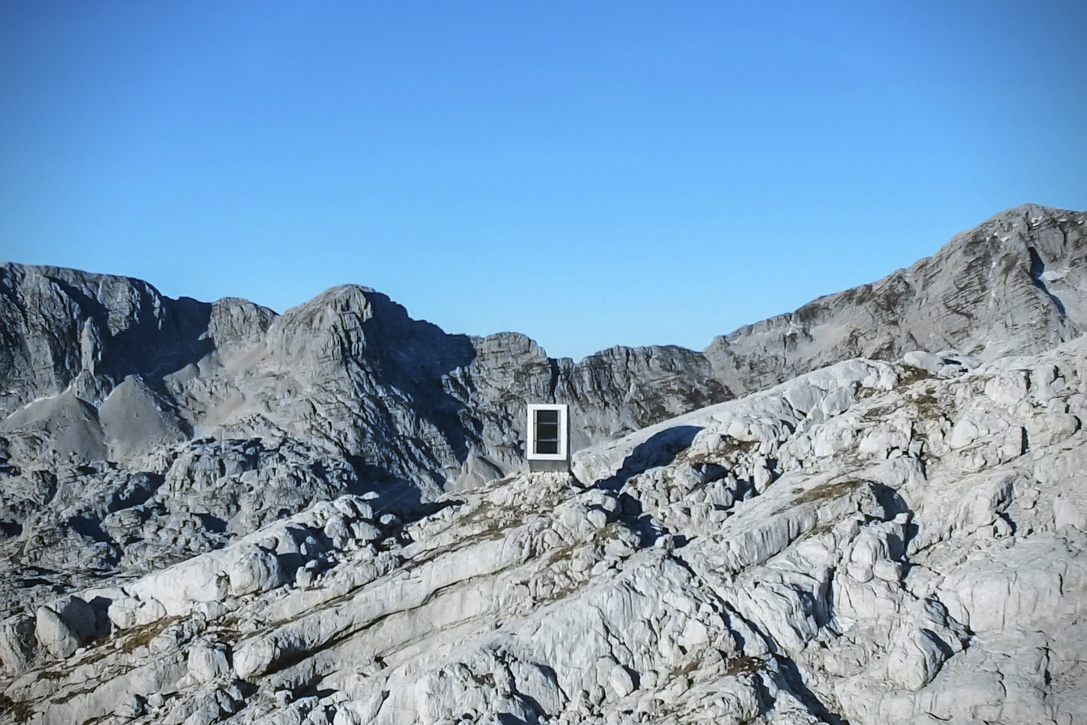 tiny-winter-cabin-on-mt-kanin-by-ofis-1