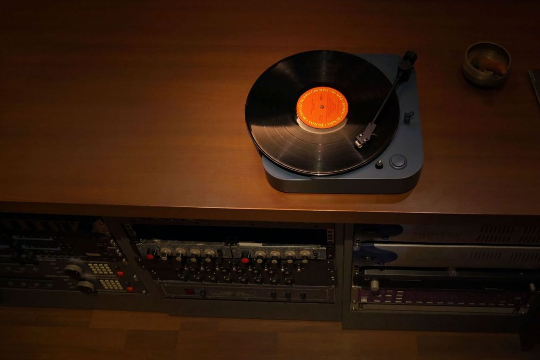 OMNI Portable Turntable The Coolector