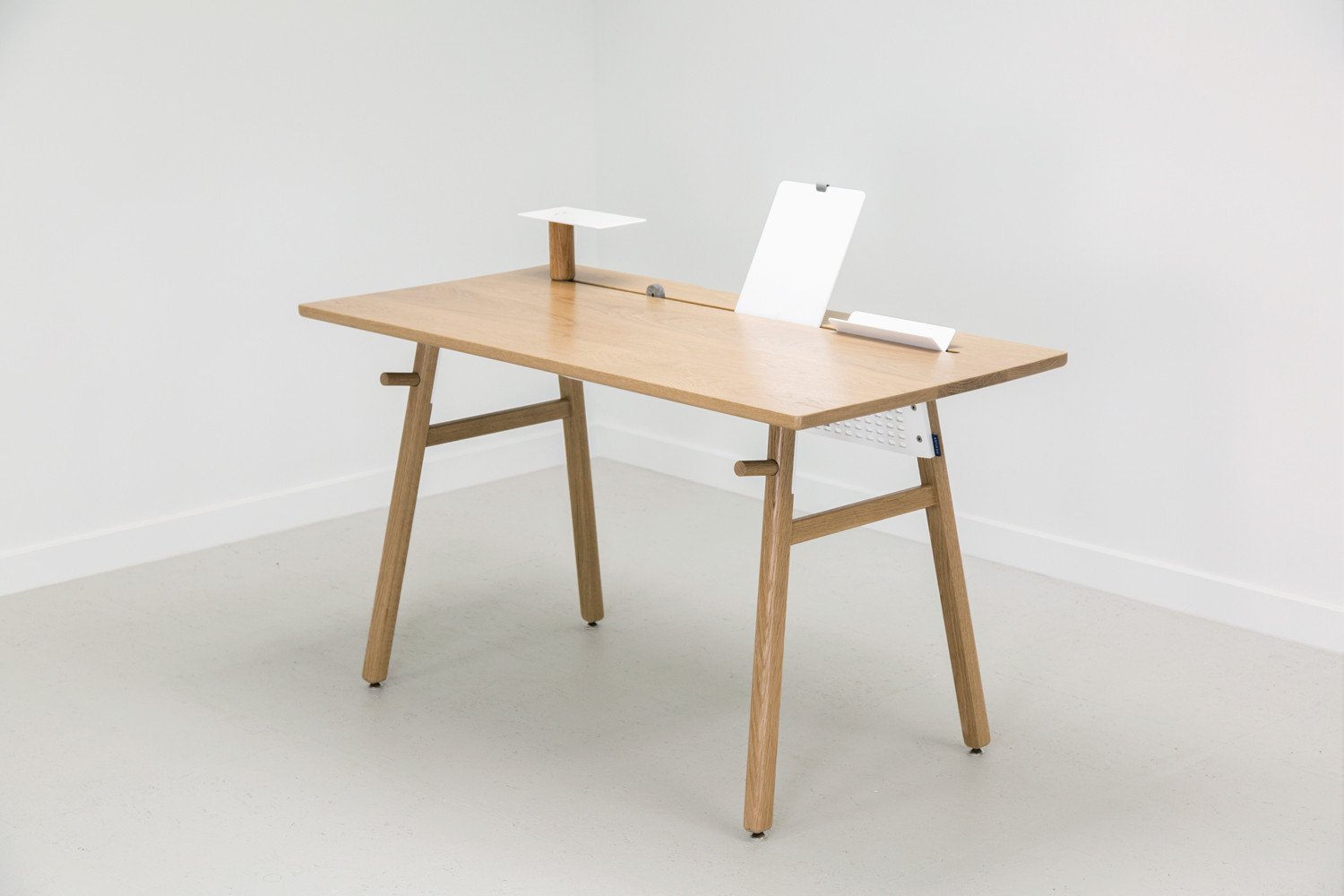 The Artifox Desk 02 The Coolector