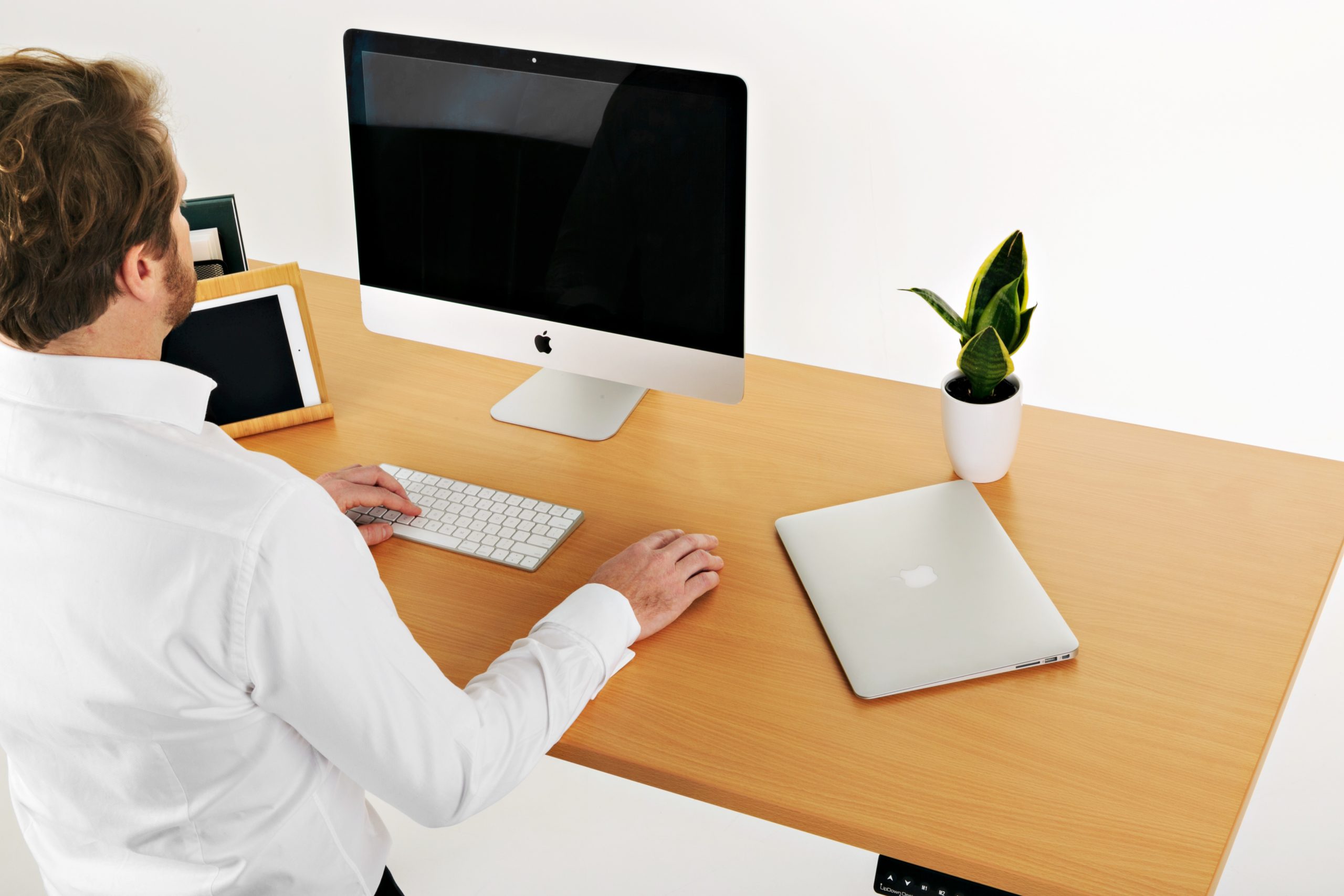 UpDown Desk PRO Series Standing Desks | The Coolector
