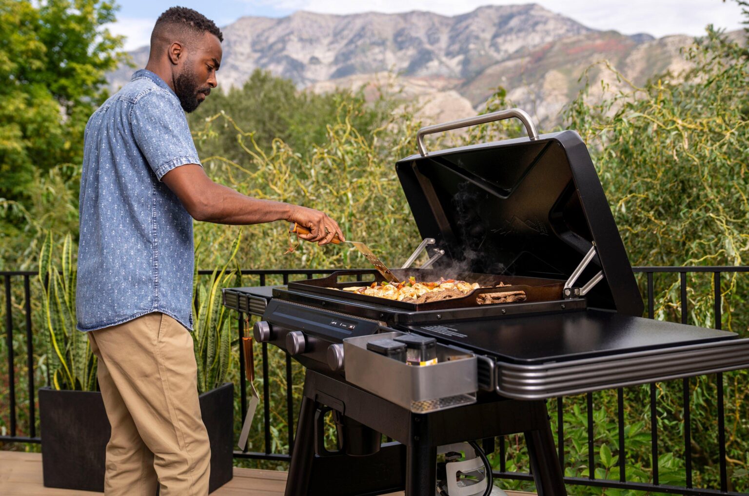 Traeger Flatrock™ Flat Top Grill The Coolector