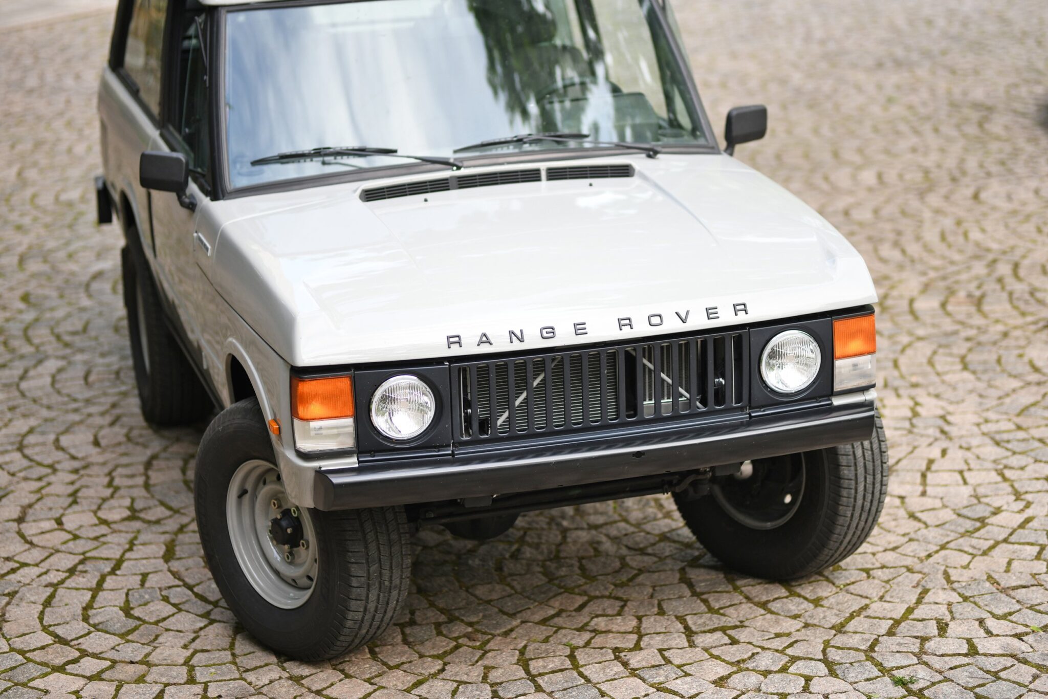 Commonwealth Classics 1988 Land Rover, Range Rover Classic | The Coolector