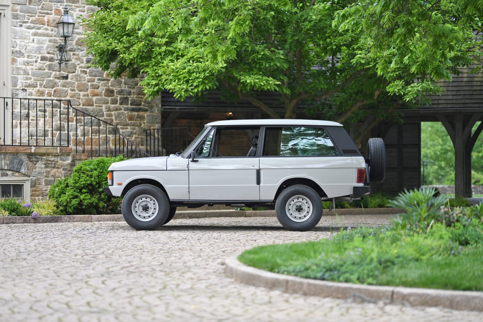 Commonwealth Classics 1988 Land Rover, Range Rover Classic | The Coolector