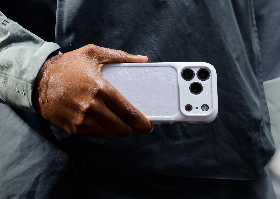 Adventure-Ready Aesthetics: The Bellroy iPhone 17 Venture Phone