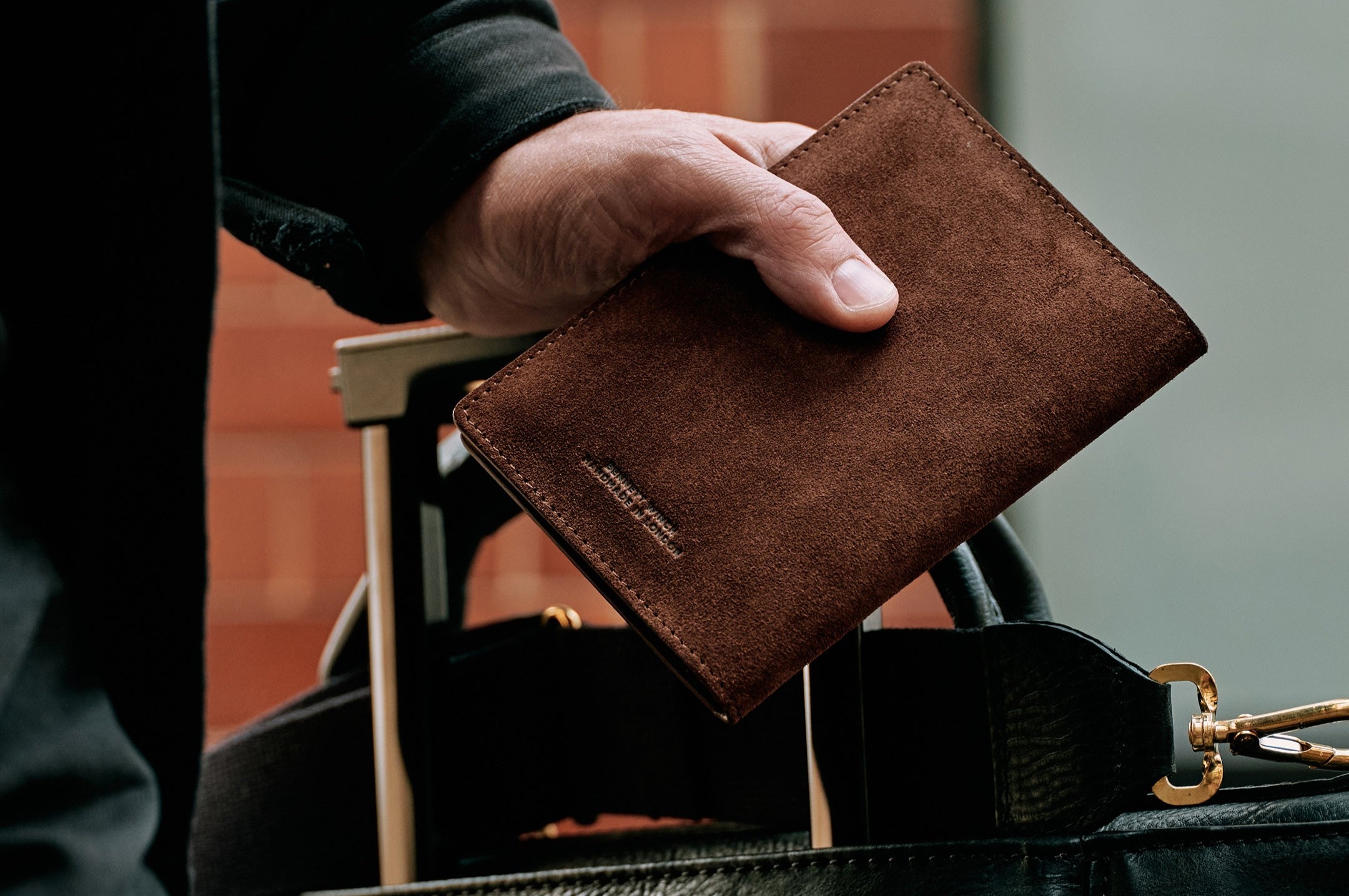 BARENA バレナヴェネツィア 本革　スエード　トラベルバッグ Upgrade Your Air Miles With The Bennett Winch Suede Passport